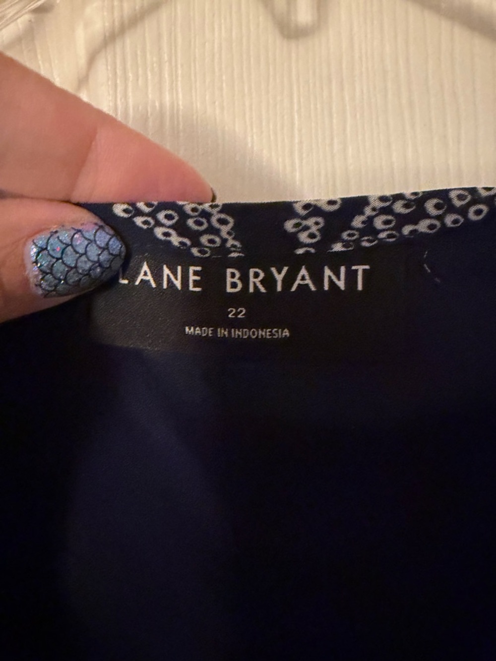 Lane Bryant Navy Blue Printed V-Neck Peasant Blouse with White Leaf Print - Picture 3 of 3
